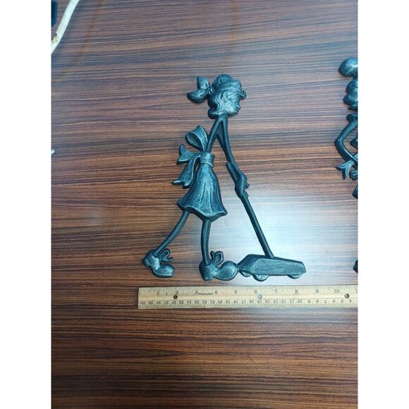 Vintage Sexton 1971 Cast Iron Wall Hanging Cooking, Vacuuming, Laundry Farmhouse - Picture 8 of 13